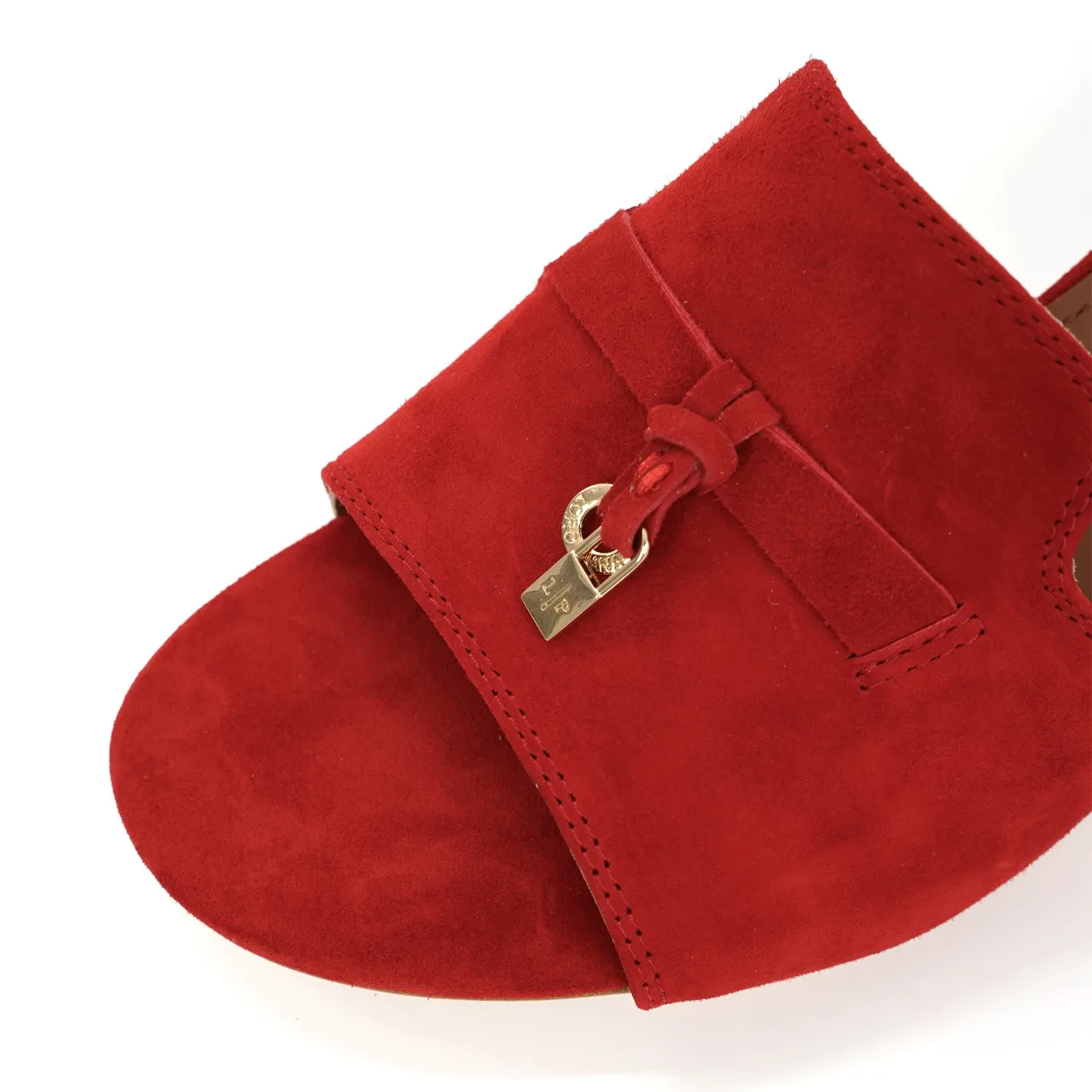 👟👟Ex-factory price 440👟👟 Genuine leather sole +30 suede sheepskin slippers with a strap decorated with Loro Piana My Charms charms and decorated with tone-on-tone stitching. Sophisticated and feminine, it pairs well with both city and resort looks. For those looking for an elegant upgrade, the summer glamor slipper is known for its slim open-back silhouette. size: 35-44 (custom-made sizes 43 and 44 are non-returnable) Upper: imported suede sheep leather (sheep), cowhide ostrich pattern, cowhide snake pattern Lining: imported high-grade mixed sheep silk Heel height: 5.5CM